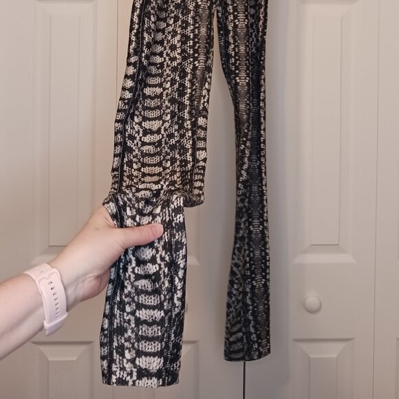 #352 3/$18 - Under Armour Black/Gray Leggings Size Small - Picture 6 of 6